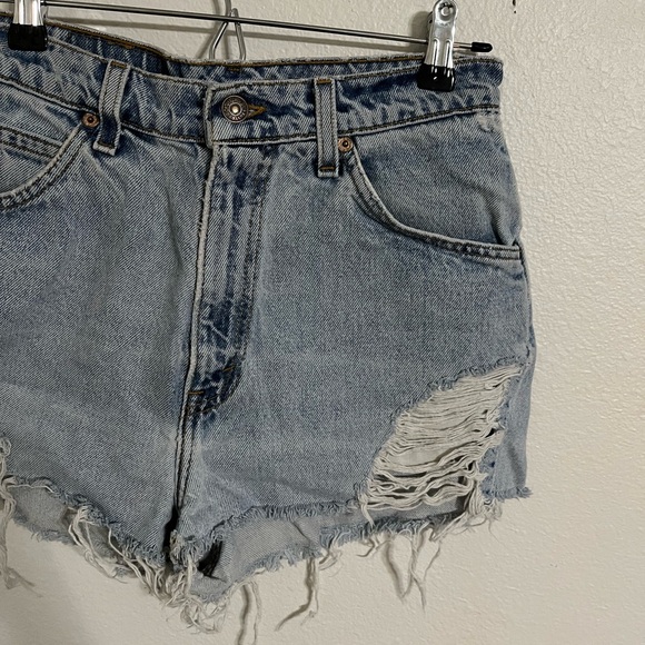 Levi’s Vintage High Rise Ripped Shorts - Picture 4 of 9